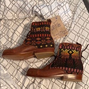 BRAND NEW Teysha Boots